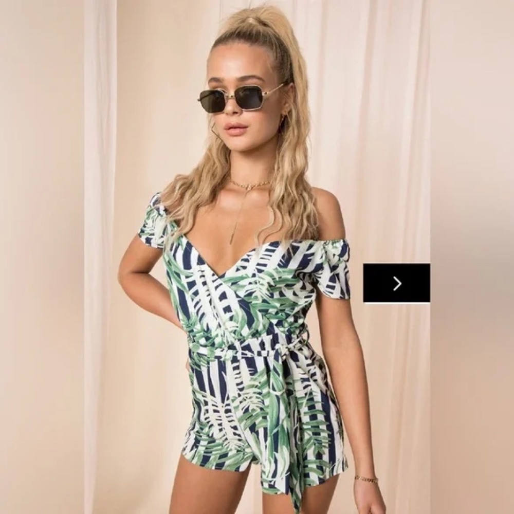 Superdown Pilar Off Shoulder Romper